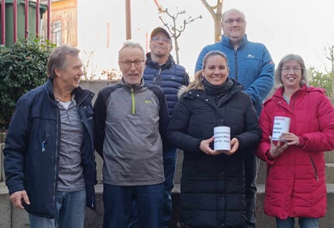 v.l.n.r.: Gerd Unger, Rudi Schorn, Heinz Briese, Pfarrerin Natalie Wilcke, Josef Mergheni und Karin Junk-Mergheni (Foto: privat/Ferhat Cato)