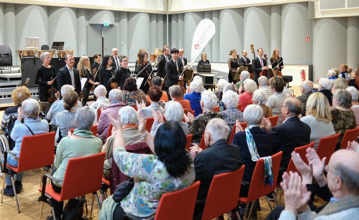 Musik erfllt Herzenswnsche: Senioren lauschen der Philharmonie Sdwestfalen in Siegen