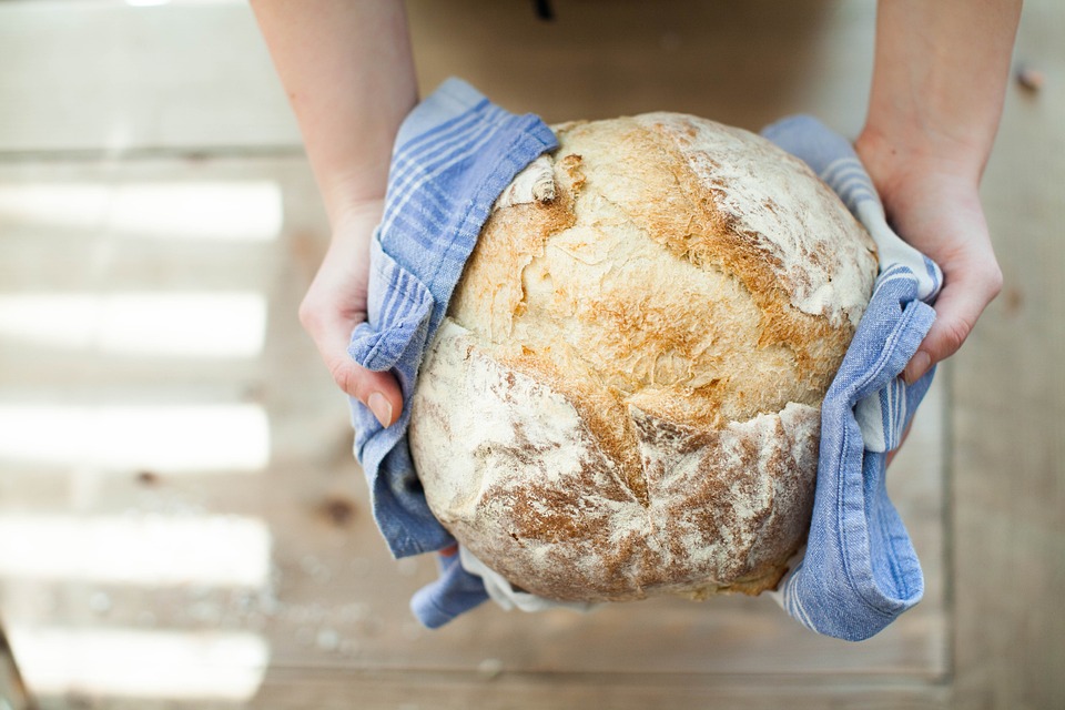 Bad Marienberger Konfirmanden backen Brote fr den guten Zweck