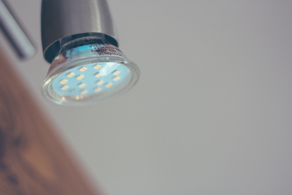 Energietipp der Verbraucherzentrale: Stromsparen mit LED-Lampen