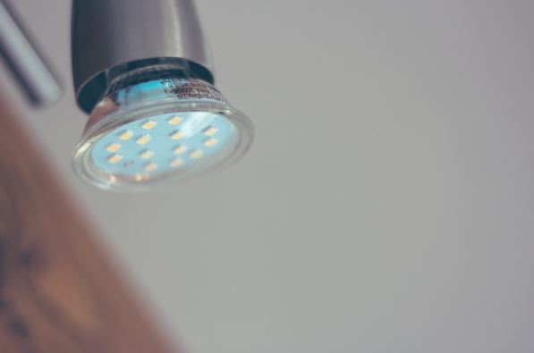 Energietipp der Verbraucherzentrale: Stromsparen mit LED-Lampen