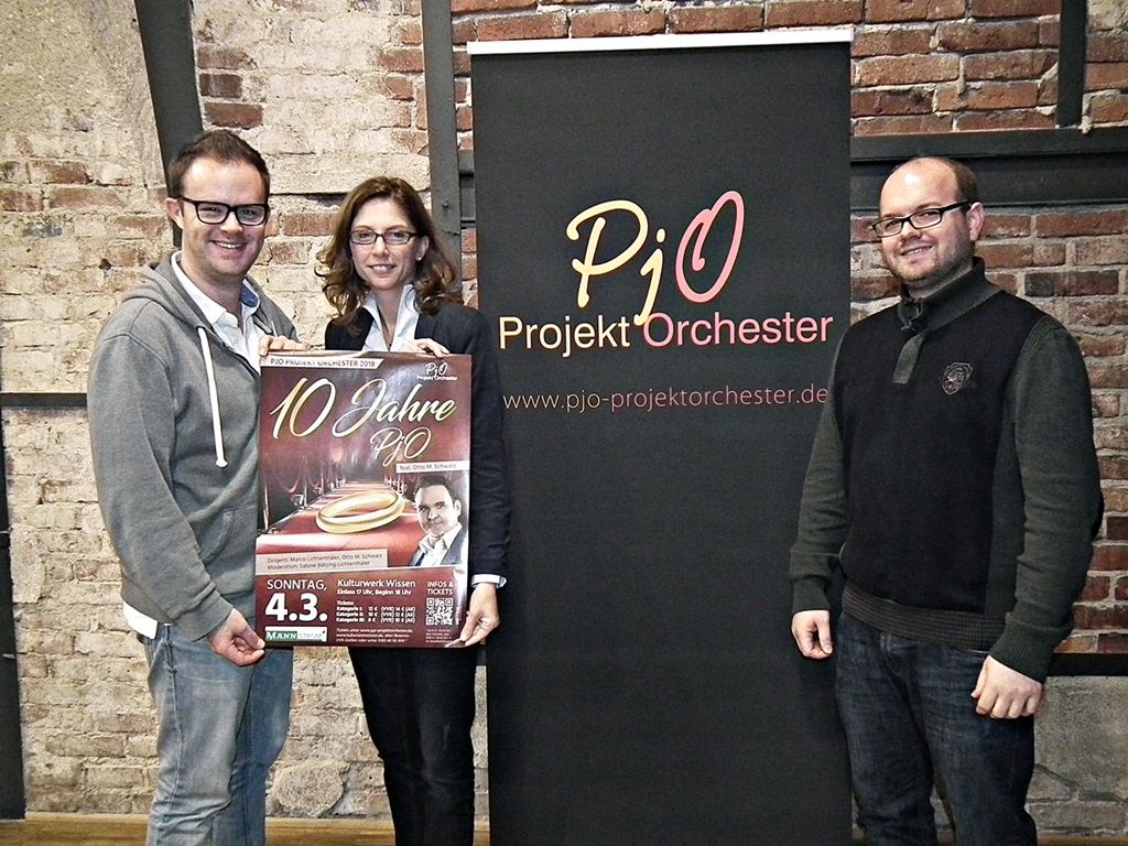 Dirigent Marco Lichtenthler, Sabine Btzing-Lichtenthler und Dominik Weitershagen freuen sich auf das groe Jubilumskonzert des PjO Projektorchester im Kulturwerk. Foto: Regina Steinhauer 