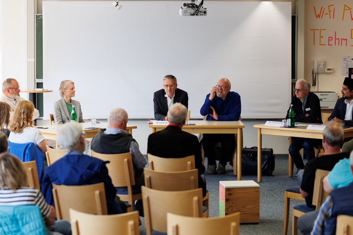 Von links: Dr. Axel Wengenroth, Gabi Wieland, Hendrik Hering, Karl Jacobi, Georg Poell und Ansar Ahmad. (Foto: Peter Bongard)