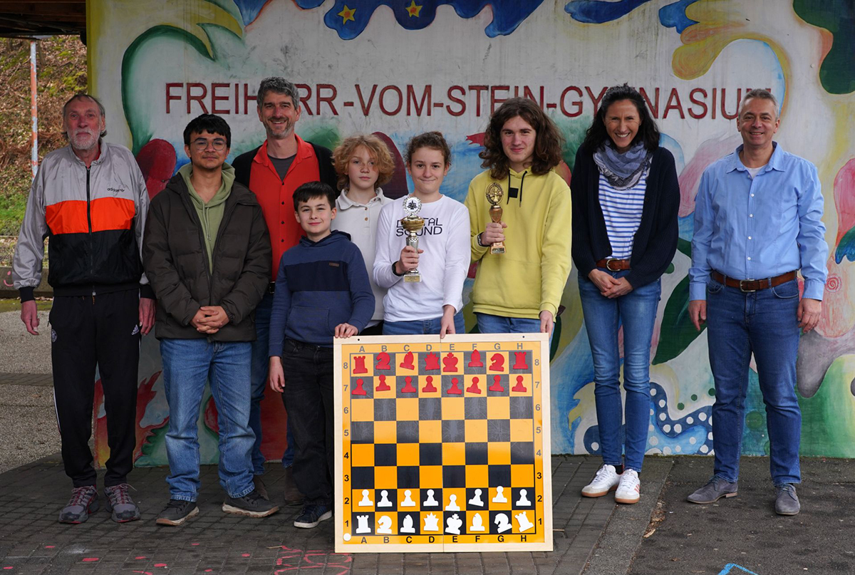 Schach-AG des Freiherr-vom-Stein-Gymnasiums triumphiert in Koblenz