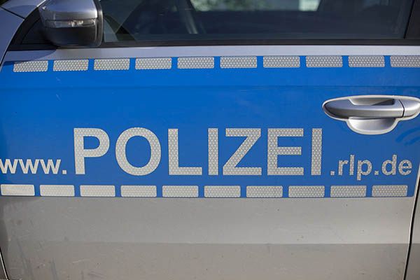 PKW-Fahrer nach Unfallflucht gestellt - Zeugen gesucht