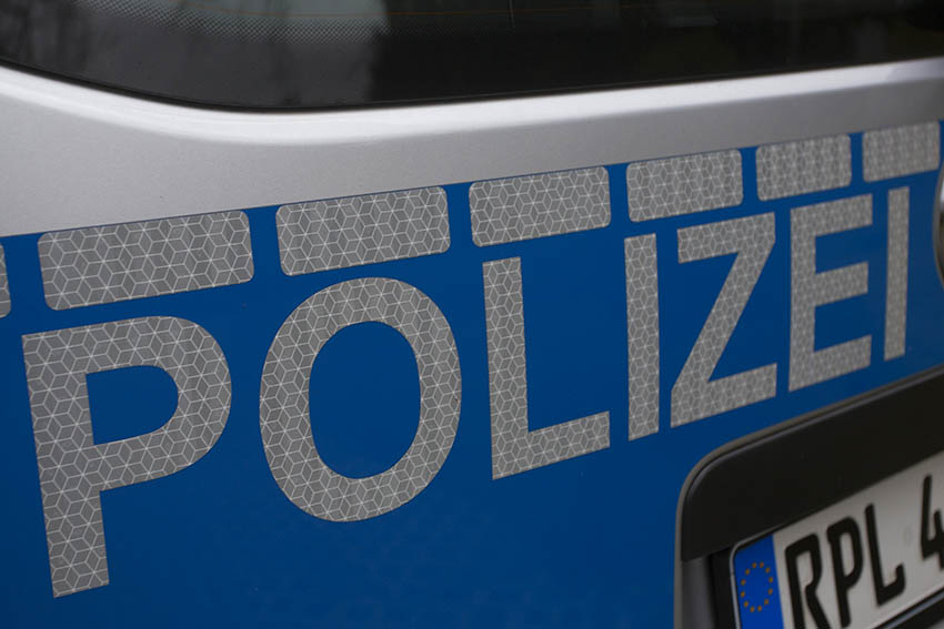 Handtaschenruber stellt sich der Polizei