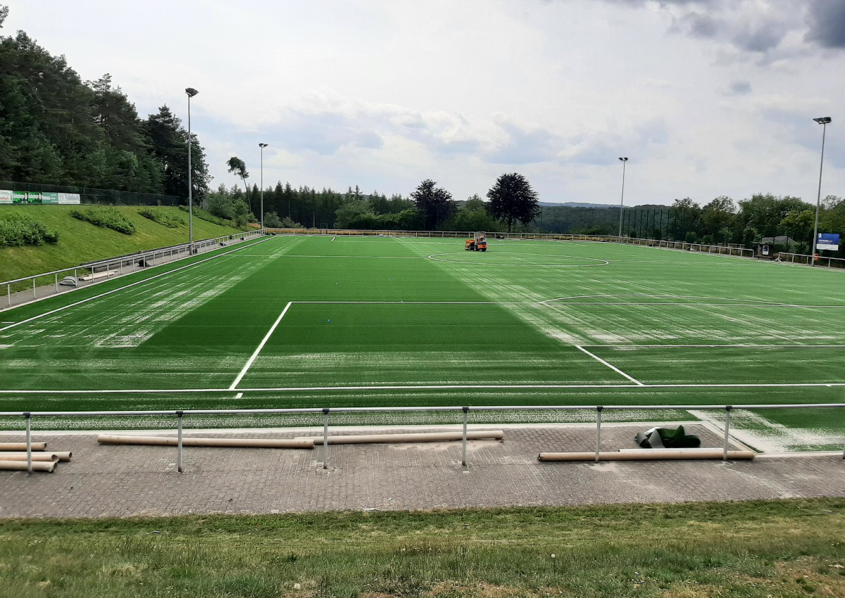 Jubilum, neuer Kunstrasen und der 1. FC Kln: SG Niederhausen-Birkenbeul feiert