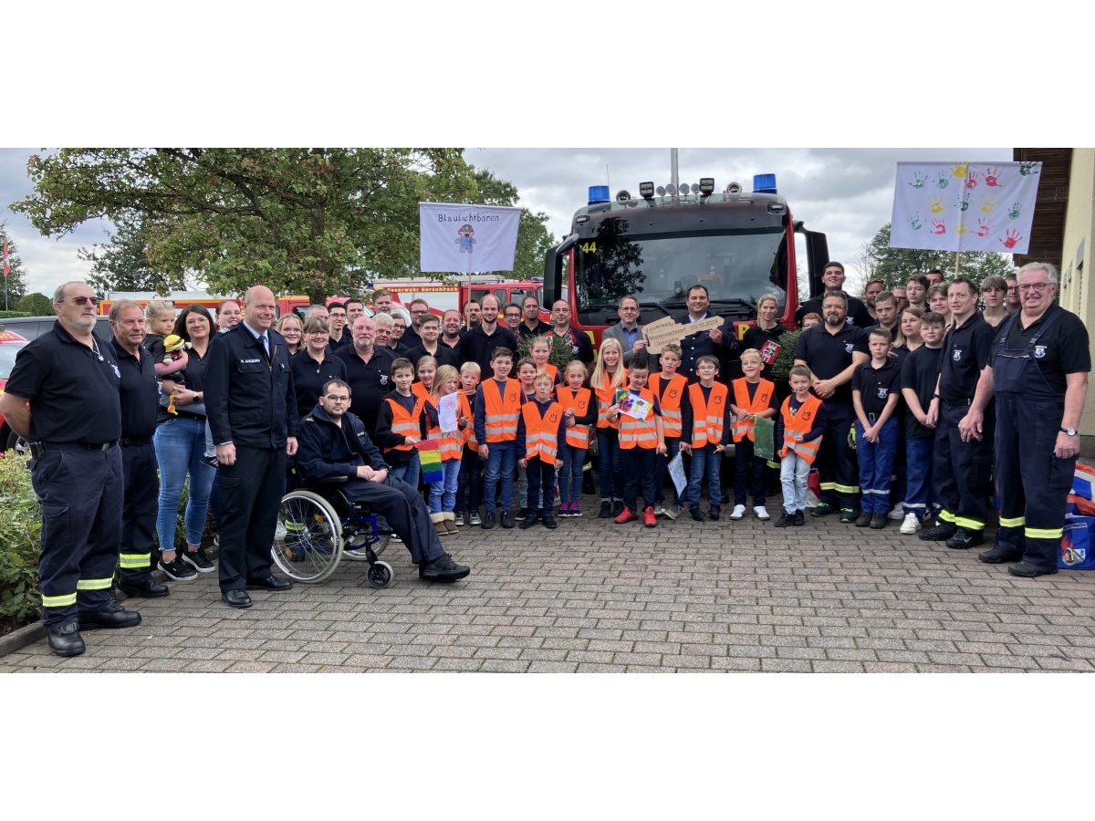 Ein Mittleres Lschfahrzeug und eine Bambini Feuerwehr gehren nun zur Feuerwehr Marienrachdorf (Foto: Tim Heidrich)