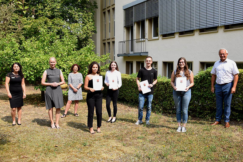 Landrat Hallerbach gratuliert Auszubildenden zur bestandenen Abschlussprfung