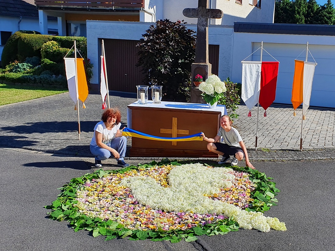 Friedensbotschaft bei Prozession zur Scheurener Kirmes 