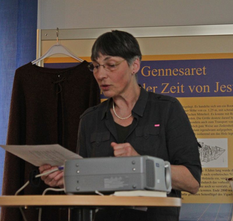 Christiane Lflund-Fries trug Erkenntnisse zu den Funden in Qumran zusammen. Fotos: Sabine Hammann-Gonschorek