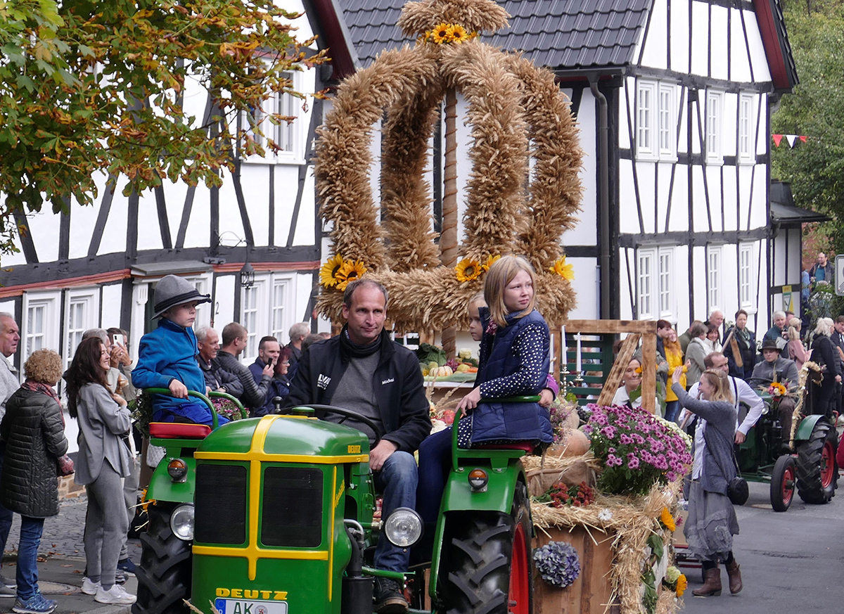 Friesenhagen ldt zum festlichen Erntedank: Traditionelles Volksfest verspricht groes Spektakel