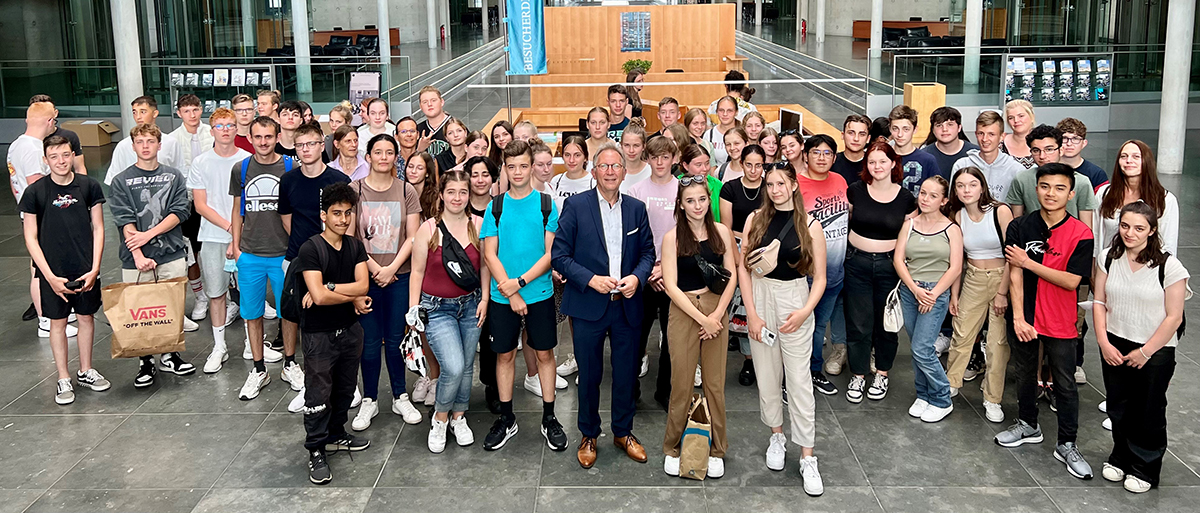 Dierdorfer Schler besuchten Politiker Erwin Rddel in Berlin. (Foto: Brgerbro Erwin Rddel)