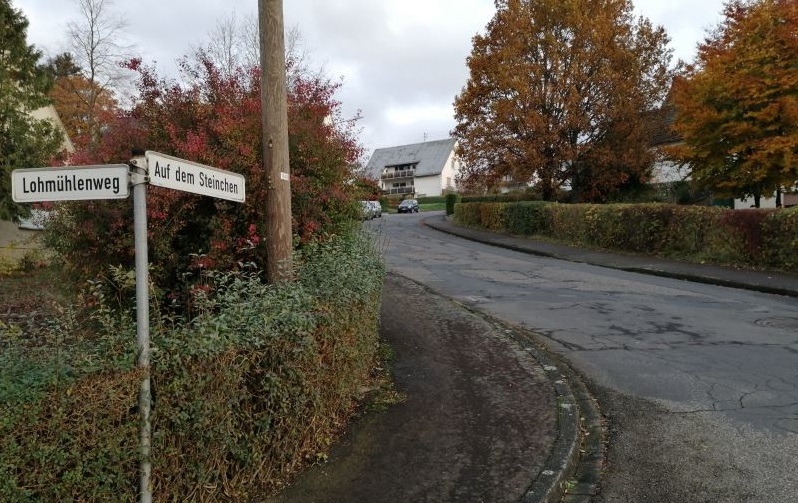 Im Lohmhlenweg und in der Strae Auf dem Steinchen werden sich Auto- und Radfahrer gemeinsam die Fahrbahn teilen. (Foto: hak)
