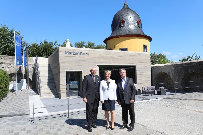 Vorstand der Deutschen Friedrich-Wilhelm-Raiffeisen-Gesellschaft auf Schloss Montabaur. Foto: privat