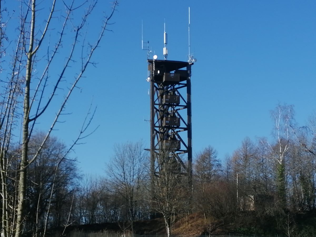 Nur wenige Schritte vom jetzigen Standort des Raiffeisenturms entfernt knnte ein Nachfolger gebaut werden. (Foto Archiv vh)