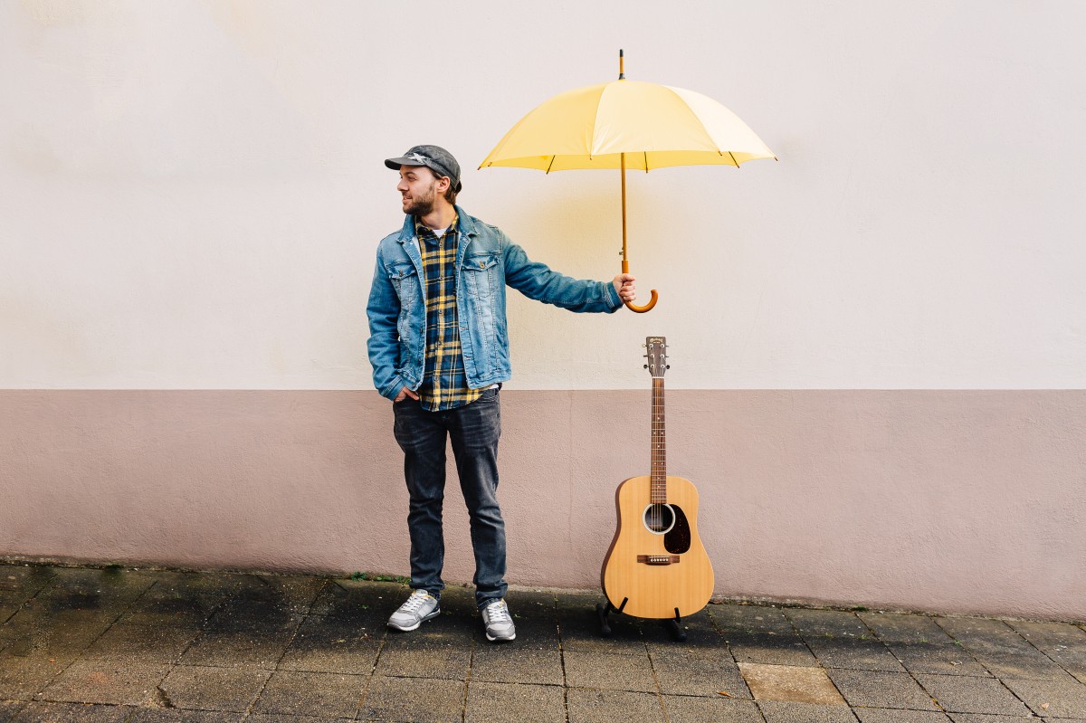 Living-Room-Konzert im "nahdran": Dave de Bourg bringt Zuversicht nach Betzdorf