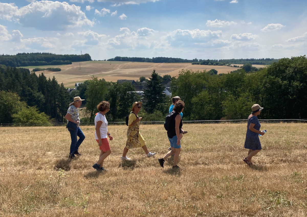 Wenn der Frauenchor Rengsdorf auf Sommerwanderung geht... (Foto: Verein)