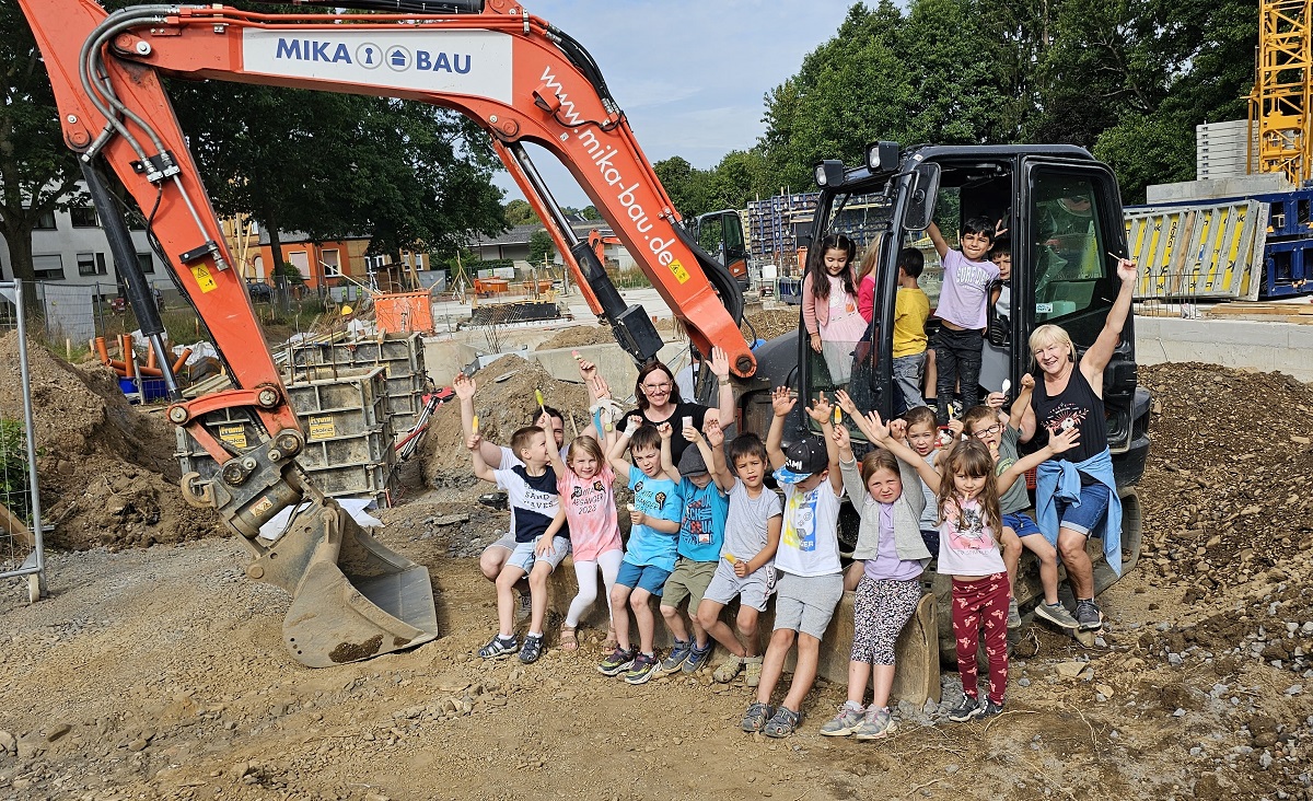 Kinder der Kindertagessttte St. Bonifatius besuchen Baustelle des knftigen Rhein-Wied Hospiz