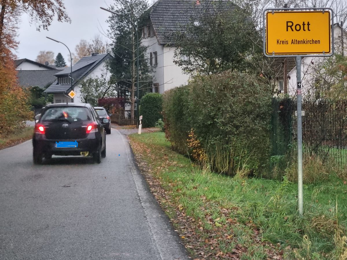 In wenigen Tagen werden die Arbeiten an der K 8 in der Nhe von Rott beginnen. (Foto: vh)