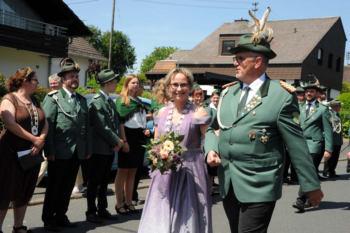 Knigin Alexandra strahlte mit der Sonne um die Wette. (Bilder: kk)