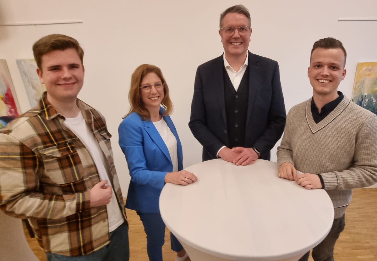 Nach getaner Arbeit im Forum des Hammer Raiffeisen-Museums (von links): Colin Haubrich, Sabine Btzing-Lichtenthler, Alexander Schweitzer und Philip Schimkat. (Foto: vh)     