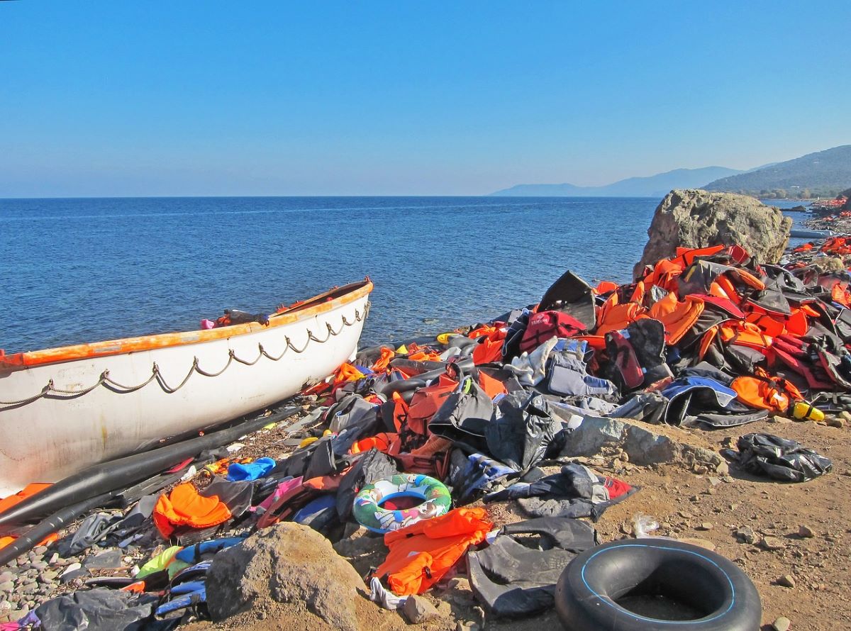 Die Flucht bers Mittelmeer (hier ein Kstenabschnitt in Griechenland) nehmen viele Menschen in Kauf, um in Europa Asyl zu beantragen. (Foto: Pixabay)