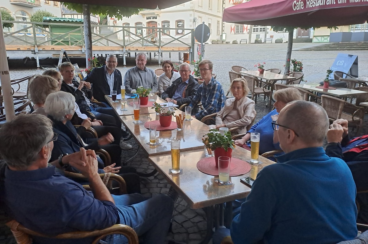 Die Linzer Sozialdemokratinnen und Sozialdemokraten sprechen mit Brgerinnen und Brgern ber wichtige kommunalpolitische Themen. (Foto: Florian Augst)