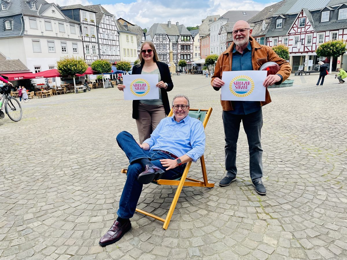 Auf dem historischen Marktplatz in Linz macht sich das Strandfeeling breit (Foto: Caroline Fritzen)