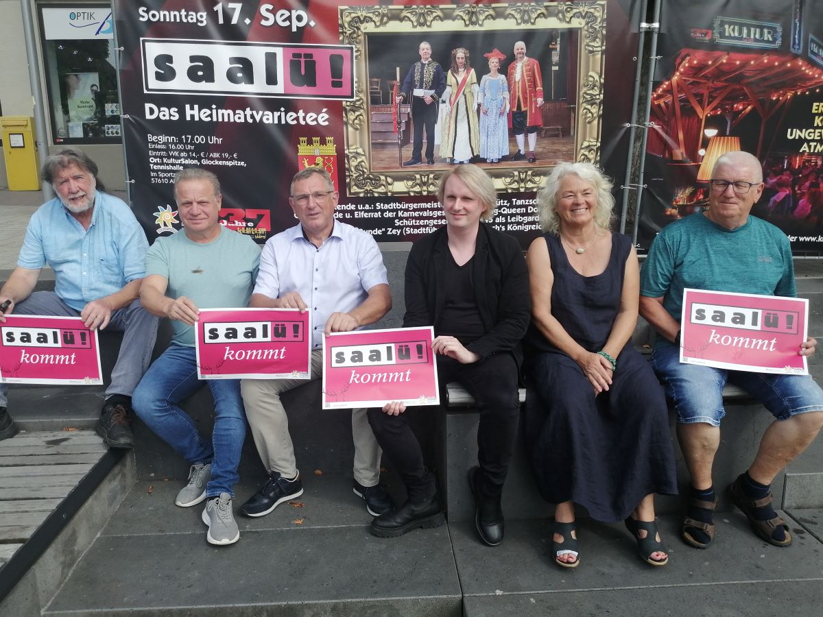 Freuen sich auf die Umwandlung der Stadt in ein Knigreich (von links): Helmut Nllgen, Viktor Scherf, Ralf Lindenptz, Bastian Prie, Claudia Zey und Gnter Imhuser (Stadtfhrer). (Foto: vh)