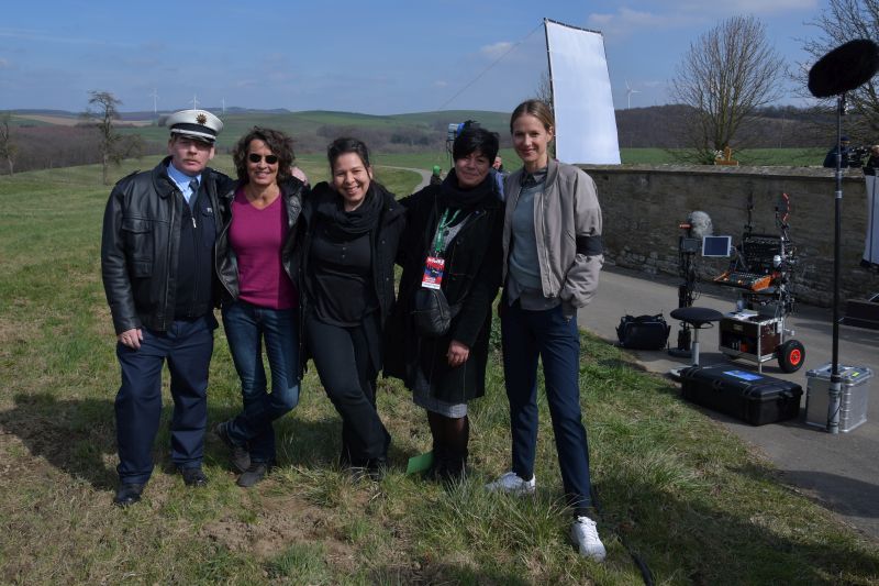 Am Set: Ben Becker,Ulrike Folkerts, Sabiha Neis, Stephanie Argento und Lisa Bitter. Foto: SWR/Uwe Riehm