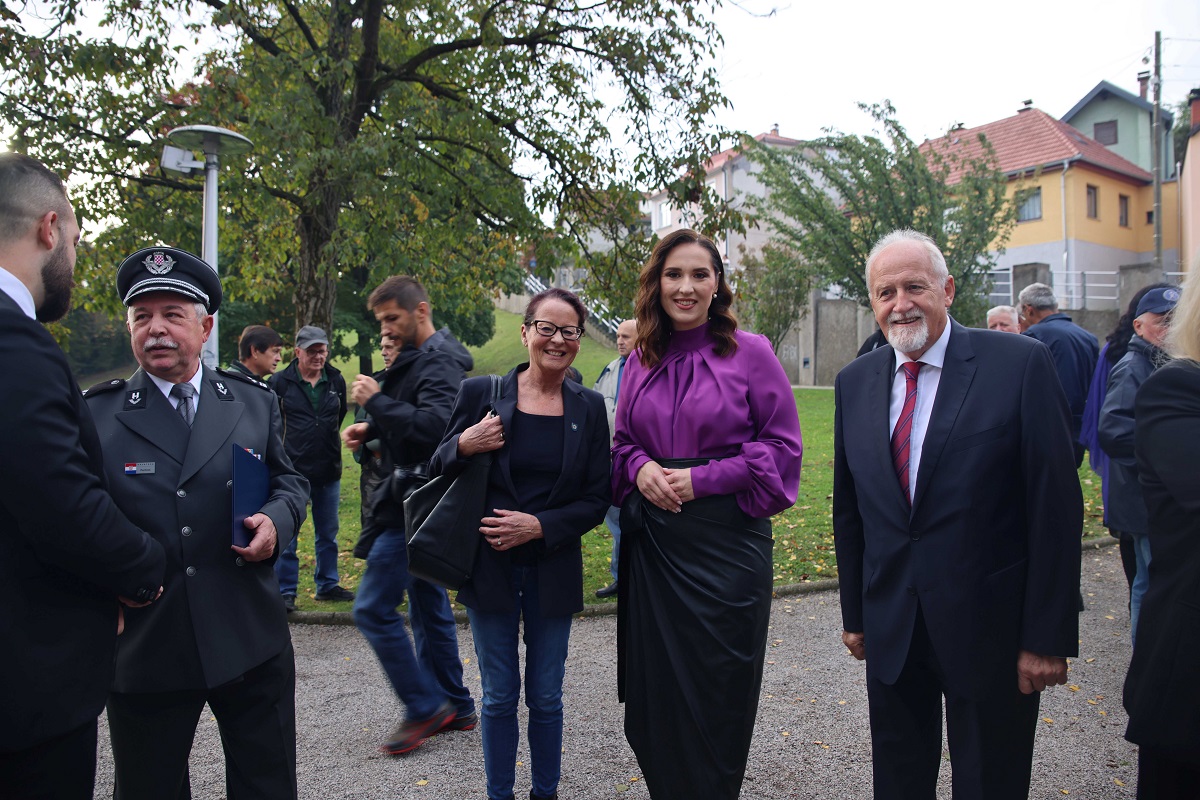 Begrung unter anderem Brgermeisterin Petra krobot und Stadtratsprsident Miran oić 
 (Fotos: N. Schwickert)