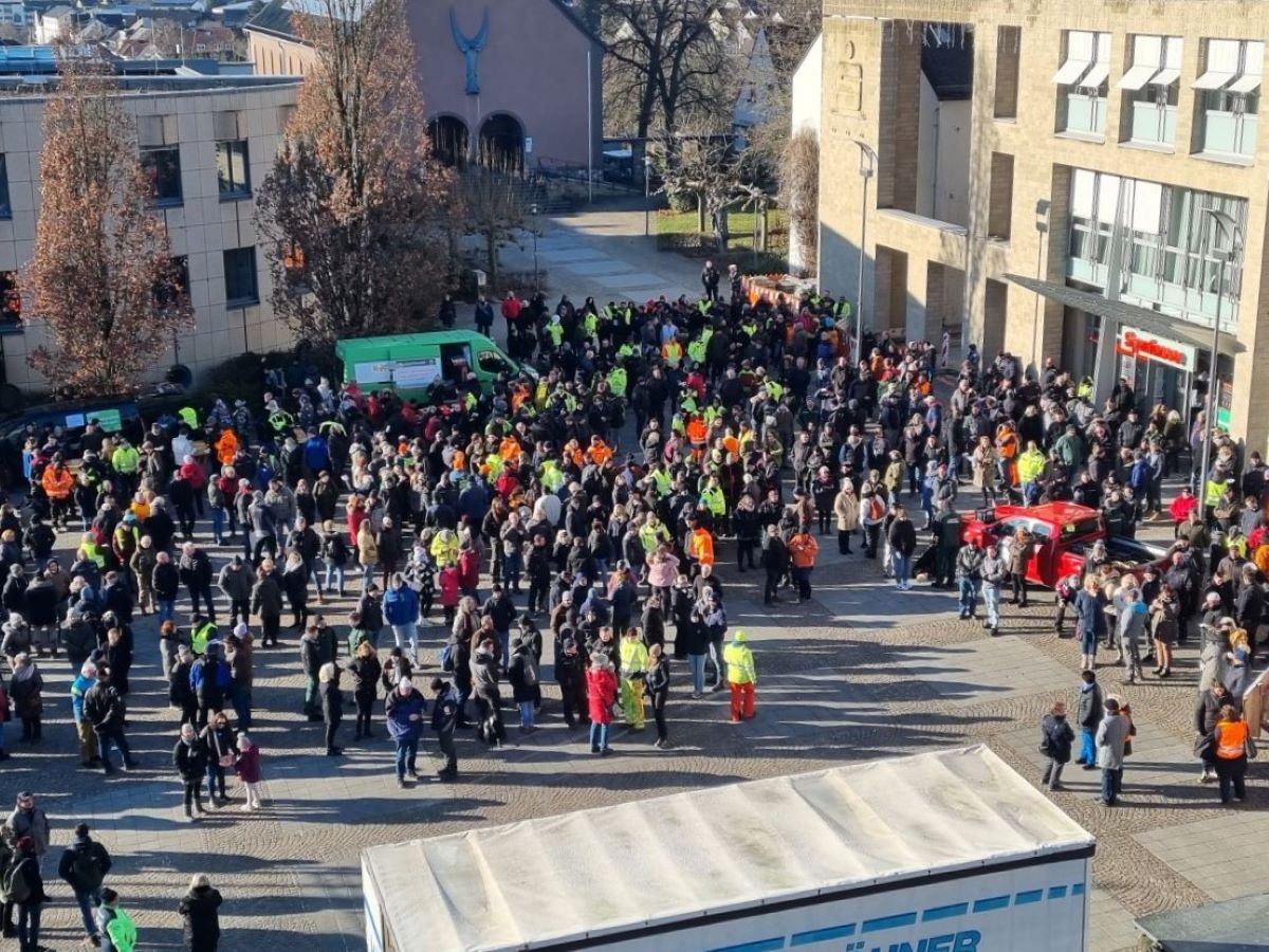 Der Schlossplatz, der in naher Zukunft umgestaltet werden soll, ist auch ein ideales Areal fr Kundgebungen. (Foto: Archiv vh) 