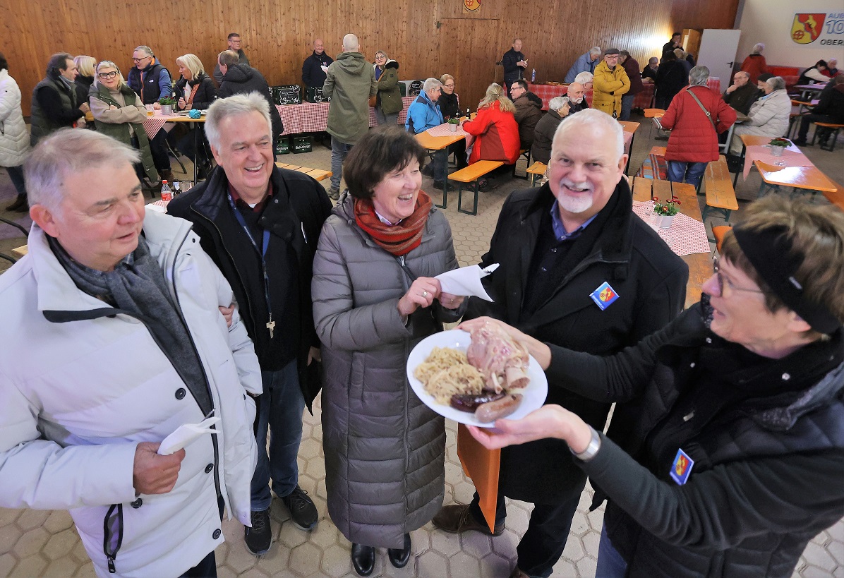 Beim Schlachtfest in Oberbieber (Foto: Veranstalter)