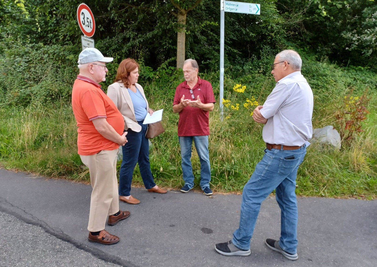 Die Abgeordnete Sandra Weeser machte sich vor Ort ein Bild von den Problemen rund um die Schrdter Hhe. (Foto: Privat)