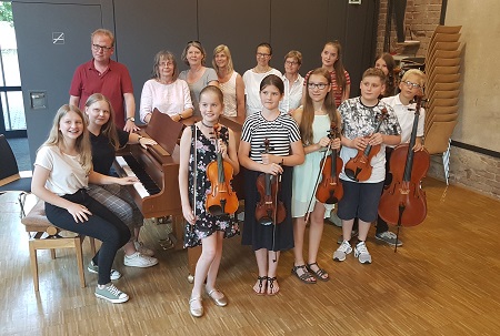 Junge Talente aus allen Klassen der Musikschule kamen zu den Begabtenkonzerten zusammen. (Foto: Kreismusikschule)