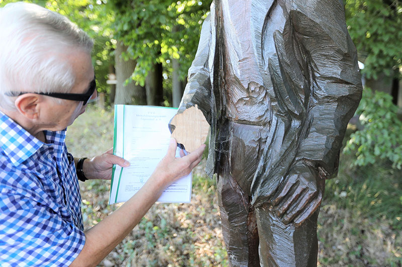 Vandalismus am Parkwald in Segendorf: Hand von Holzfigur abgetrennt