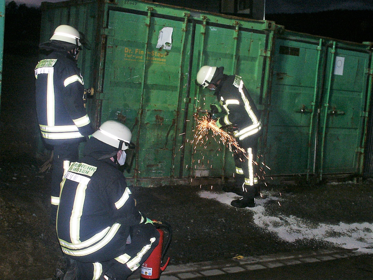 Selbach: lunfall im Neubaugebiet fordert die Feuerwehren