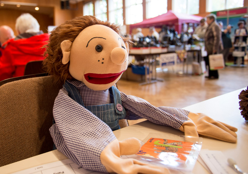 Handpuppe Felix ffnet die Herzen von verschlossenen Demenzkranken. Foto: Privat
