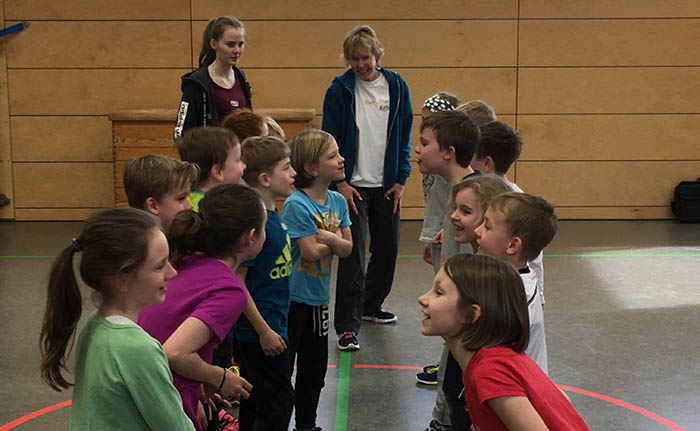 Der zweitgige Selbstbehauptungskurs in der Medardus-Grundschule umfasst auch praktische bungen. Archivfoto: Stadt Bendorf