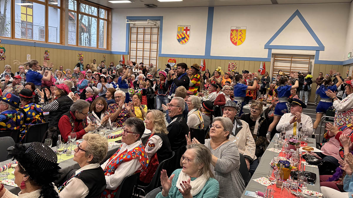 Volles Haus beim Karneval 60 Plus in Irlich