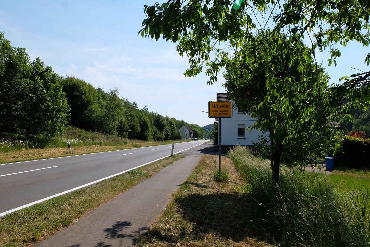 Die Linksabbiegespur von der B62 in Siegenthal wird zu 77 Prozent mit Frdermitteln finanziert. (Foto: KathaBe) 