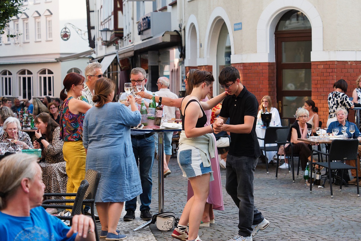 Linzer Sommerfestival 2024: Der Buttermarkt tanzt und "kickt"