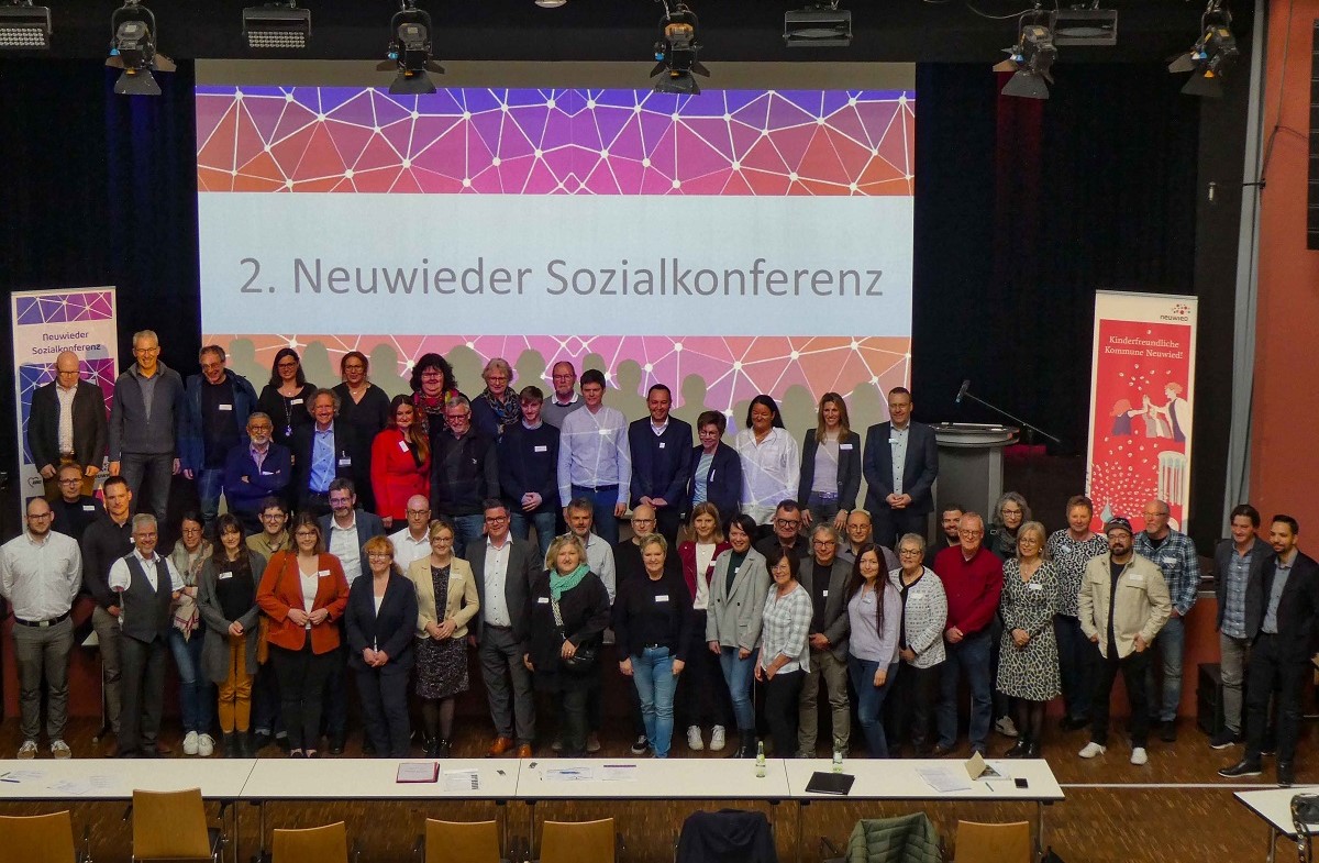 Alle ziehen an einem Strang, um soziale Gerechtigkeit zu strken: Das Format "Sozialkonferenz" bringt Akteure in Neuwied enger zusammen. (Foto: Stadt Neuwied/Sandra Mette)