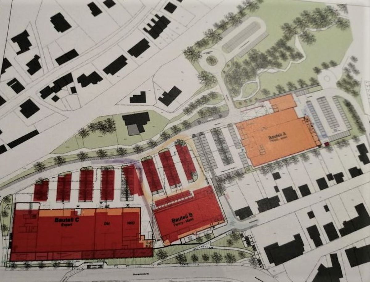 So sieht der aktuelle Entwurf des Plans frs neue Fachmarktzentrum am Weyerdamm aus (am unteren Rand im roten Bereich von links): Expert Klein, dm, NKD, Penny und ganz rechts Rewe-Petz-Vollsortimenter (leicht orange). (Foto: vh)