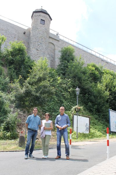 Stadtmauer am Sauertal erstrahlt in frischem Glanz