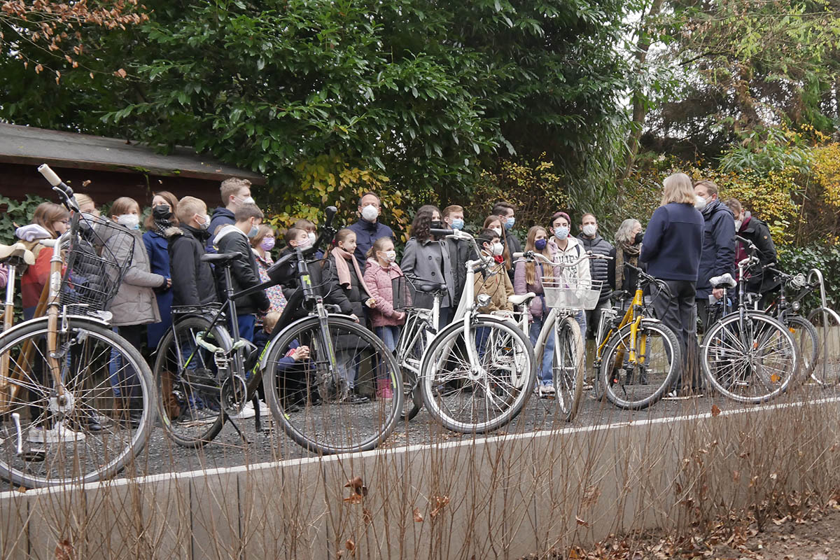 Auf dem Sibi-Schulhof wurde auch eine neue Fahrradabstellflche eingeweiht. Foto: Stadt Bad Honnef