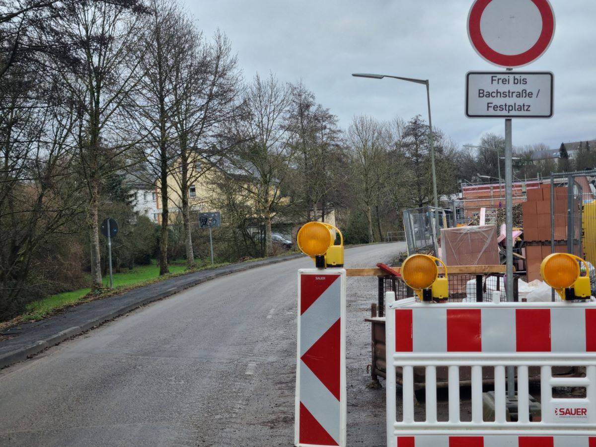 Derzeit kommt der Dammweg eher als Baustrae daher. (Foto: vh)