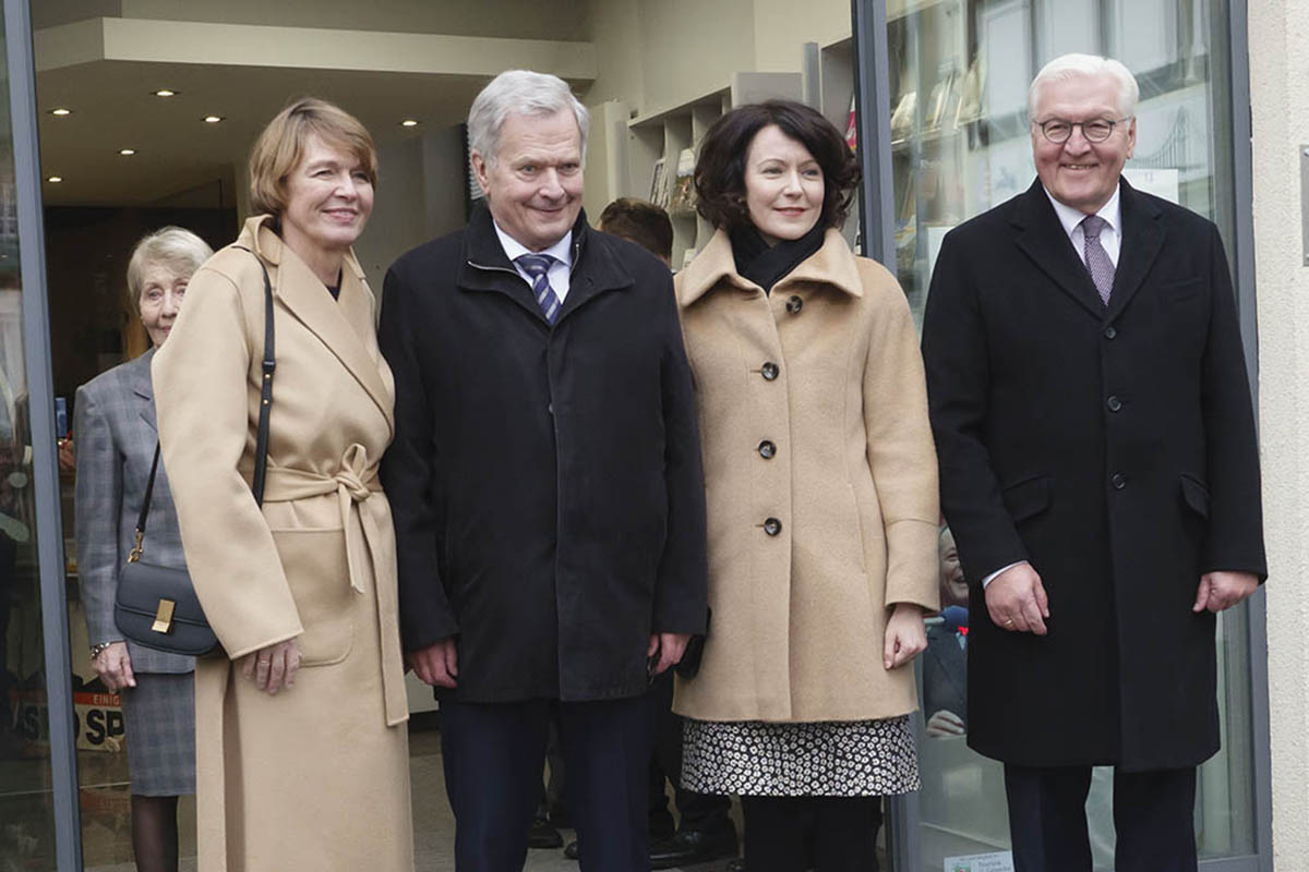 Von links: Elke Bdenbender, Sauli Niinist, Jenni Haukio und Frank-Walter Steinmeier vor dem Willy Brand-Forum in Unkel. Fotos: Wolfgang Tischler