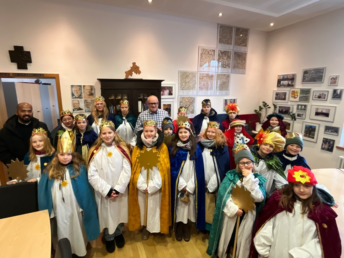 Sternsinger bringen Segen ins Kreishaus Altenkirchen